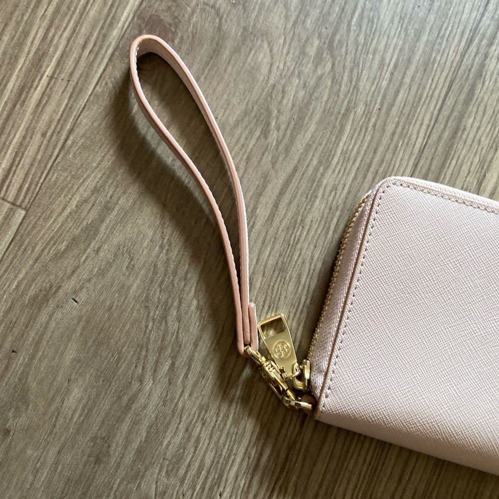 Tory Burch Zip Around Wallet Wristlet Blush Pink | Saffiano Leather | Like New - Picture 4 of 9